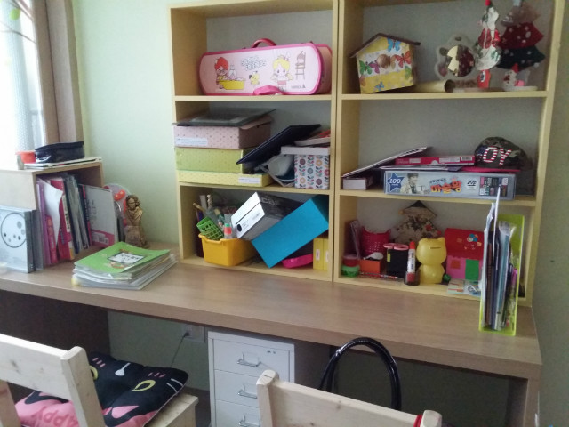 책상위 책장과 간단컴퓨터책상