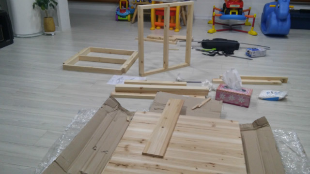 홍송과 삼나무로 만든 2자 어항받침대