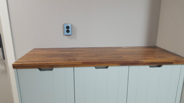 멀바우로 완성한 씽크대 상판