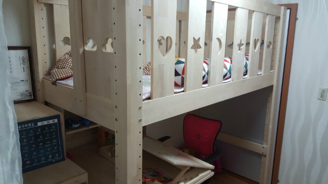 초등학교 입학기념으로 만든 벙커침대입니다.