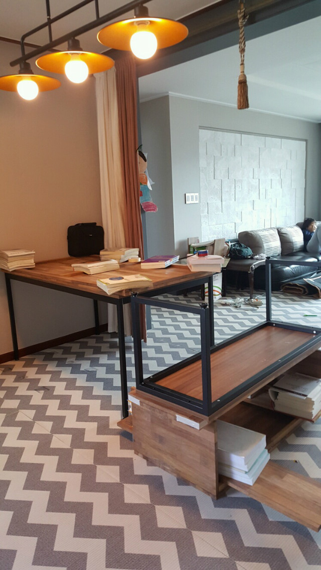 멀바우로 만든 식탁 및 테이블