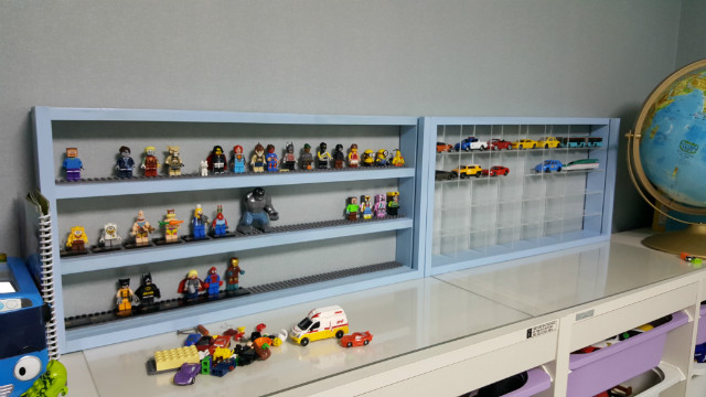 레고,토미카 장식장 입니다.