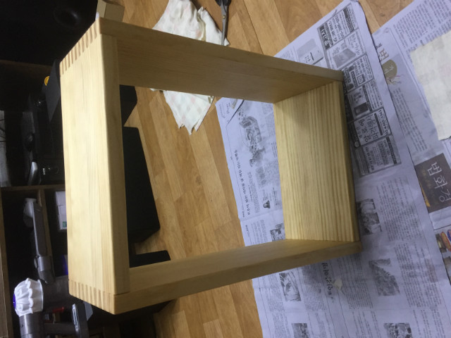 침대 사이드 테이블