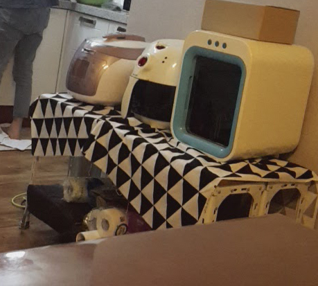 집성목과 MDF로 만든 주방 수납장