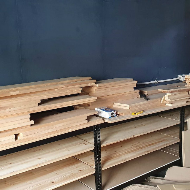 책방에서 사용할 책장 주문제작