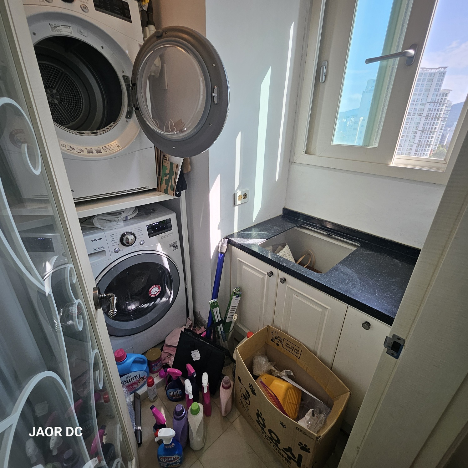 세탁실 싱크상판을 선반으로 리모델링_ uv코팅 합판