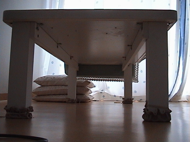 가지고 있던 상판에 다리 만들어 좌탁으로 사용하기