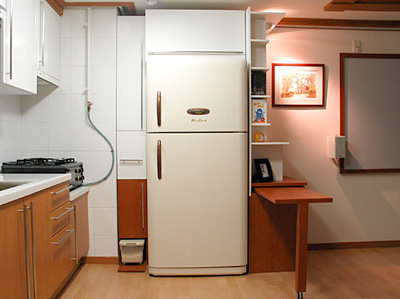 주방-거실용 식탁 및 수납장