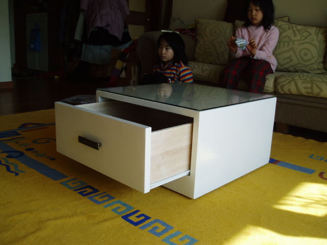 이동식 테이블과 자투리를 이용한 선반