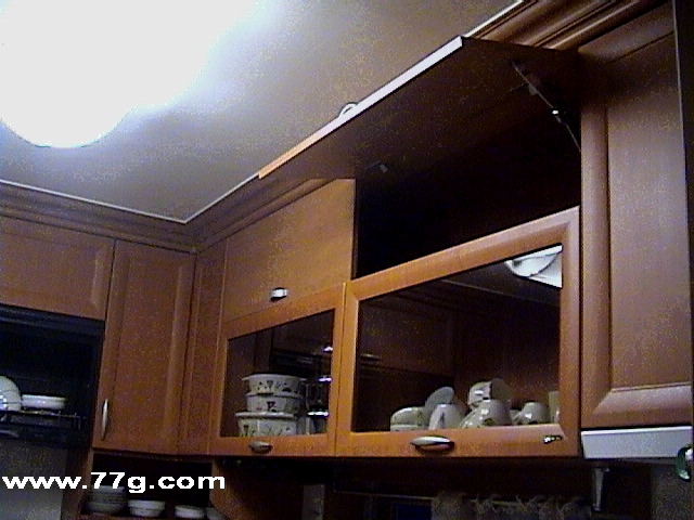 부엌 싱크대 위 문 제작 설치