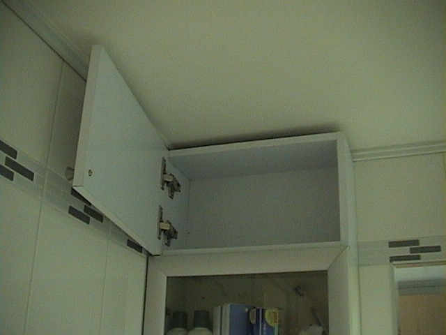 욕실 기본 수납장위에 추가 수납장 설치