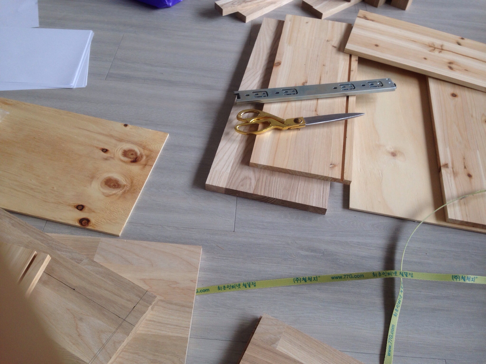 애쉬로 만든 어항 받침대