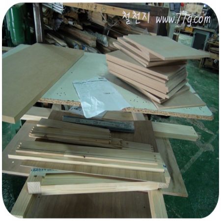 업소용칠판,UV코팅합판,약장,벙커침대,물푸레탁자,모던서랍장,자작합판,젯소바른MDF,왕관각재