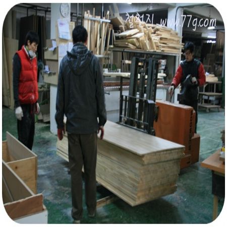 철천지사람들이 모두 주인공이 되고 있어요.사장님도 조연으로 출연하기 시작 했습니다.