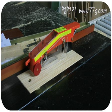 프로그램도, 공구도 실정을 가장 잘 아는 사람이 만드는게 가장 우수한 제품이 되더군요