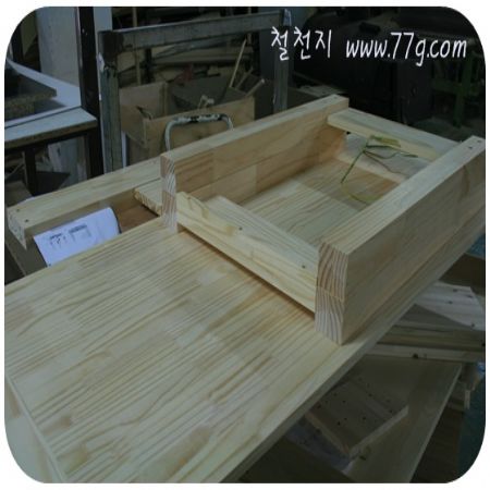 철천지의 과학적인 침대 내구성 테스트를 하고 있는 사진 입니다. 아는사람은 모두 인정~