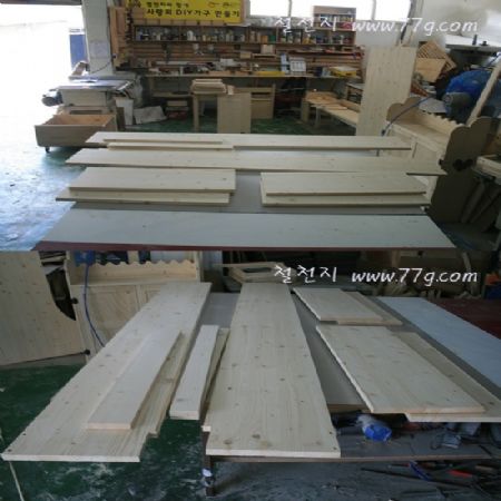 지금의 한국 실정이 장기적이고 체계적이며 현실적인 목공 수업이 만들어 질수도~