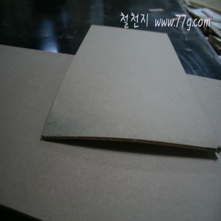 식당에서 이동식으로 사용할 쟁반 꽂이 입니다. 이걸 원목으로 만들었습니다.