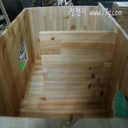 원목 고양이  화장실 및 수유실 작업 사진 입니다.