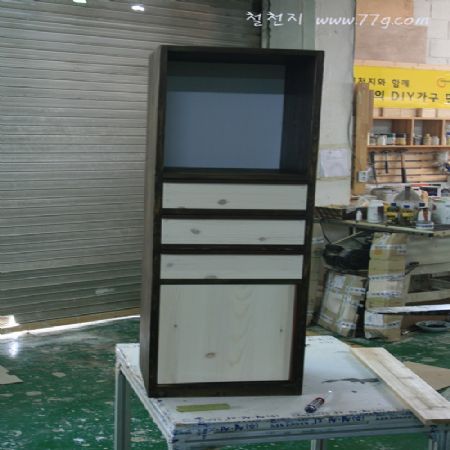 철천지에서 직접 생산하는 주문형 가구 종류도 1000종류가 넘었습니다.