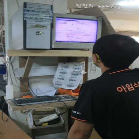 앨더(오리나무) 바니쉬를 먹으면 색상이 짙어지면서 이쁜 색감이 나타 나요.