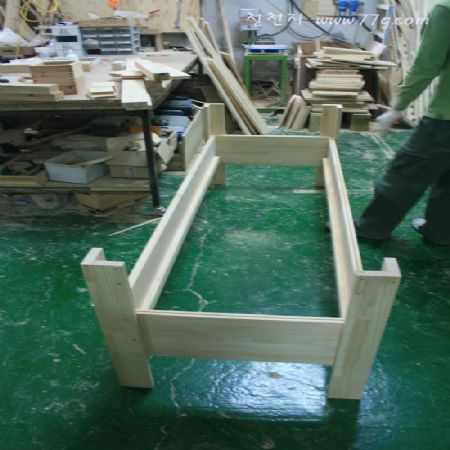 원목 건강 약장(로보)입니다. 목공용 본드로만 조립이 가능한 제품중의 하나이죠