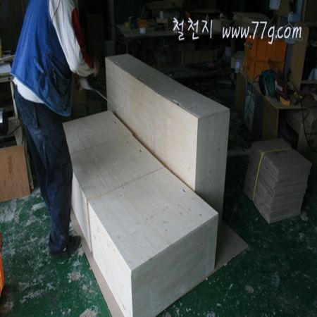 영주임이 바쁘네요 .어제부터 작업하던 침대를 오후에 용달로 출고할거라