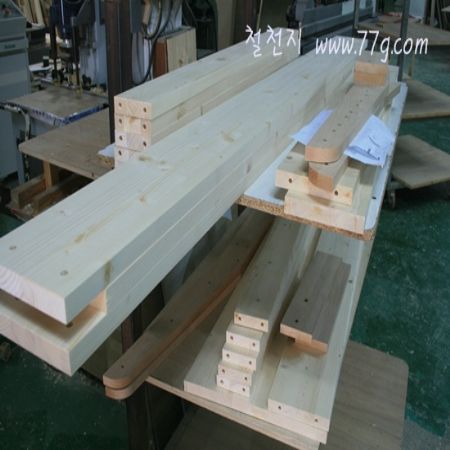 얼마전에 저희가 만든 숲속책장이 신문에 나왔습니다