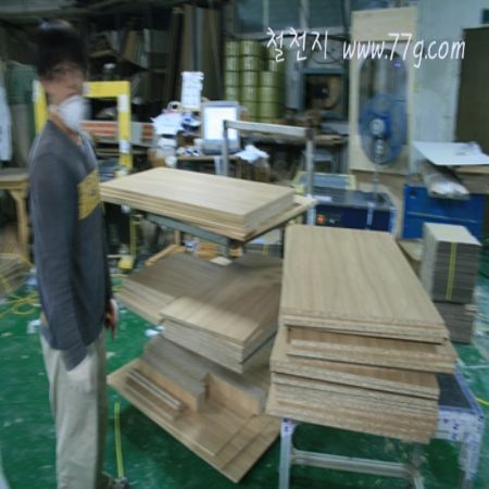 오늘 급하게 한개 출고 하고 월요일 한개더 출고 해야할 붙박이장 입니다.