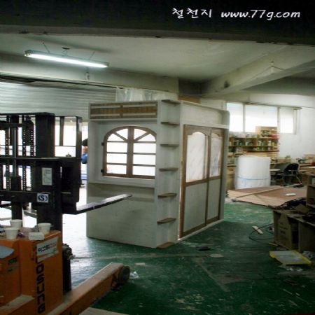 중문을 DIY로 만들수 있습니다. 철천지 주문가구 제품을 조합하면 가능 합니다.