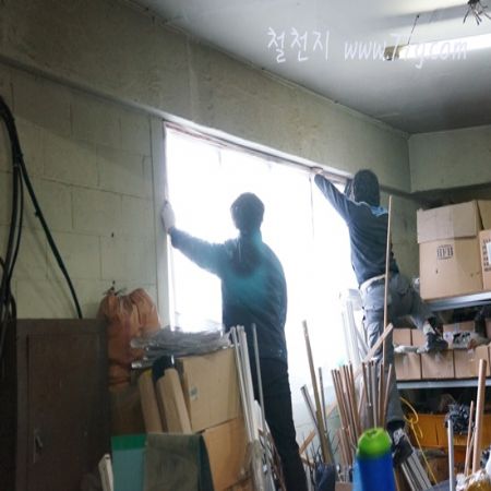 오늘 이주임은 하루종일 침대만 만들었습니다. 가조립을 한후 앉아 보니 편합니다.