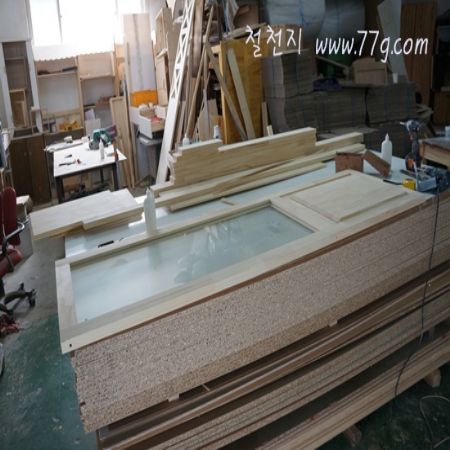 철천지 식구들은 목재를 가공하는 시간만큼.. 요청사항을 정리하는 시간도 많습니다.