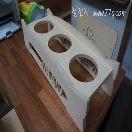 자작나무 합판으로 만든 고양이 식기판
