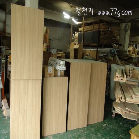 업체들이 대부분 휴가인 8.1~3일은 사무실과 철물팀이 휴가를 갑니다.