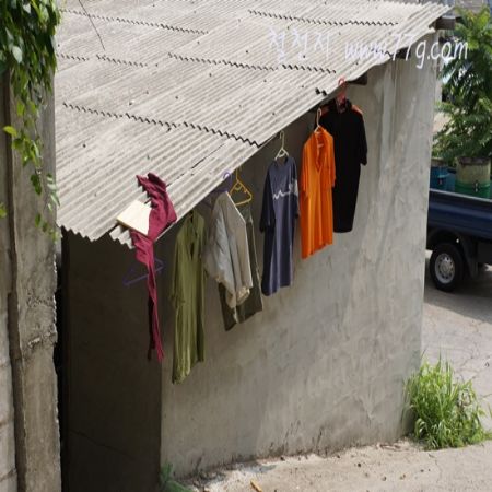 땀이 비오듯 하니 매일 빨래를 합니다. 그래도 금방 말라요.