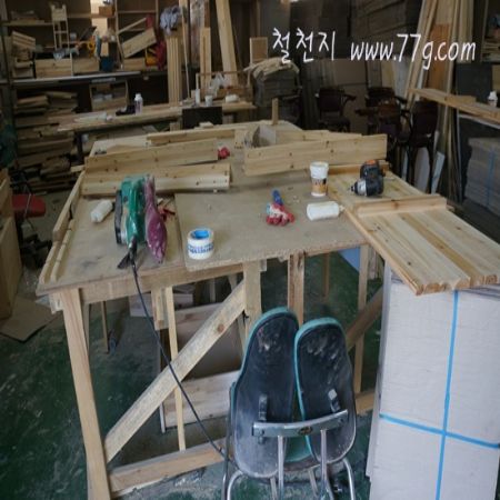 삼나무로 만든 수납형 쇼파