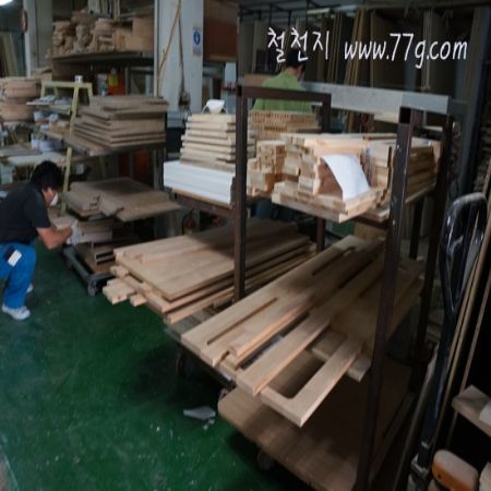 최소한 5년후의 미래를 보고 준비하며 움직여야만 100년 기업을 만들수 있습니다.