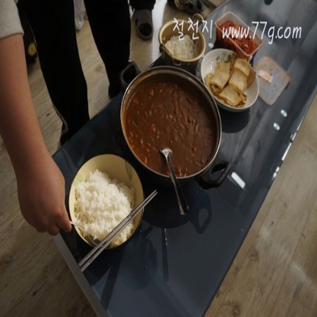 부동산거품과 대외및 국내소비위축이 겹친 가장 어려운 시기 입니다