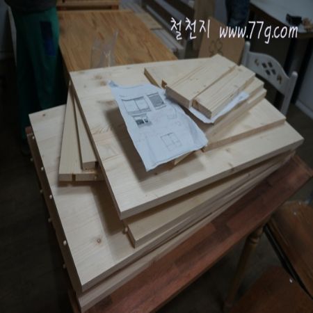 멀바우 상판으로 만든 아일랜드 식탁