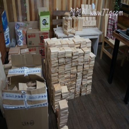 목공수업을 위해 조각목재를 반값에 구입할수 있는 매장을 만들었습니다.