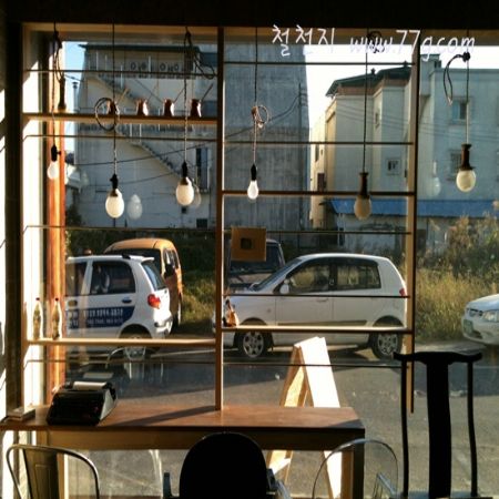 카페 내부 인테리어공사 1천만원에 끝낼수 있습니다. 해보고 알려드립니다.