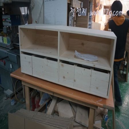 카페 공사를 준비 하느라 철천지 식구들은 바쁜 시간을 보내고 있습니다.