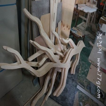 세상에 하나 밖에 없는 작품을 만들다 보니 시간이 오래 걸립니다.