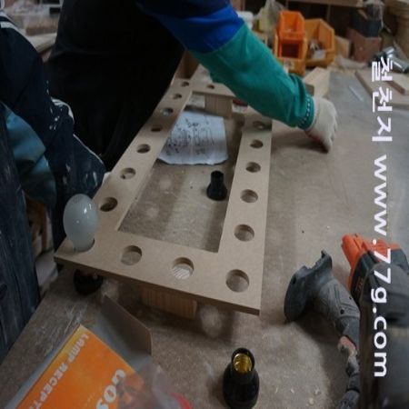 막상 뒤집고 나니 사용하지 않으면서 잘 모셔둔 목재들이 있더군요.