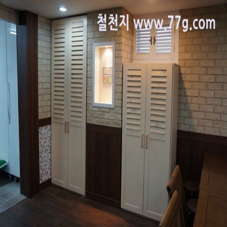 철천지는 공간 마법사 입니다. 빈공간에 갤러리 장을 만든 사례 입니다.