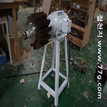 브러쉬 샌더를 연구 하고 있습니다. 샌딩 시간을 줄여 보려고요.