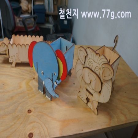 오늘은 귀요미 코끼리와 사자를 개발중에 있습니다.