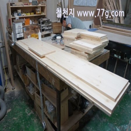 홍송을 이용한 거실장