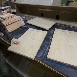 싱크대 ( 상부장500 mm * 800 mm * 310 mm 하부장2260 mm * 700 mm * 570 mm)(소나무문짝)(0 mm)(내부장 백색)