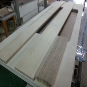 싱크대상판 원목(특수목) 36mm(뒷턱포함,싱크볼 별매)(자작합판) (1500*36*600)(샌딩 페인트)(바니쉬)(유광)(1개)